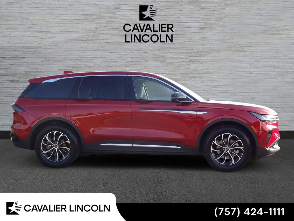 Used 2026 Lincoln Nautilus Premier AWD/4WD image 2