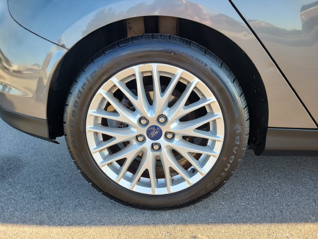 Used 2013 Ford Focus Titanium FWD image 5