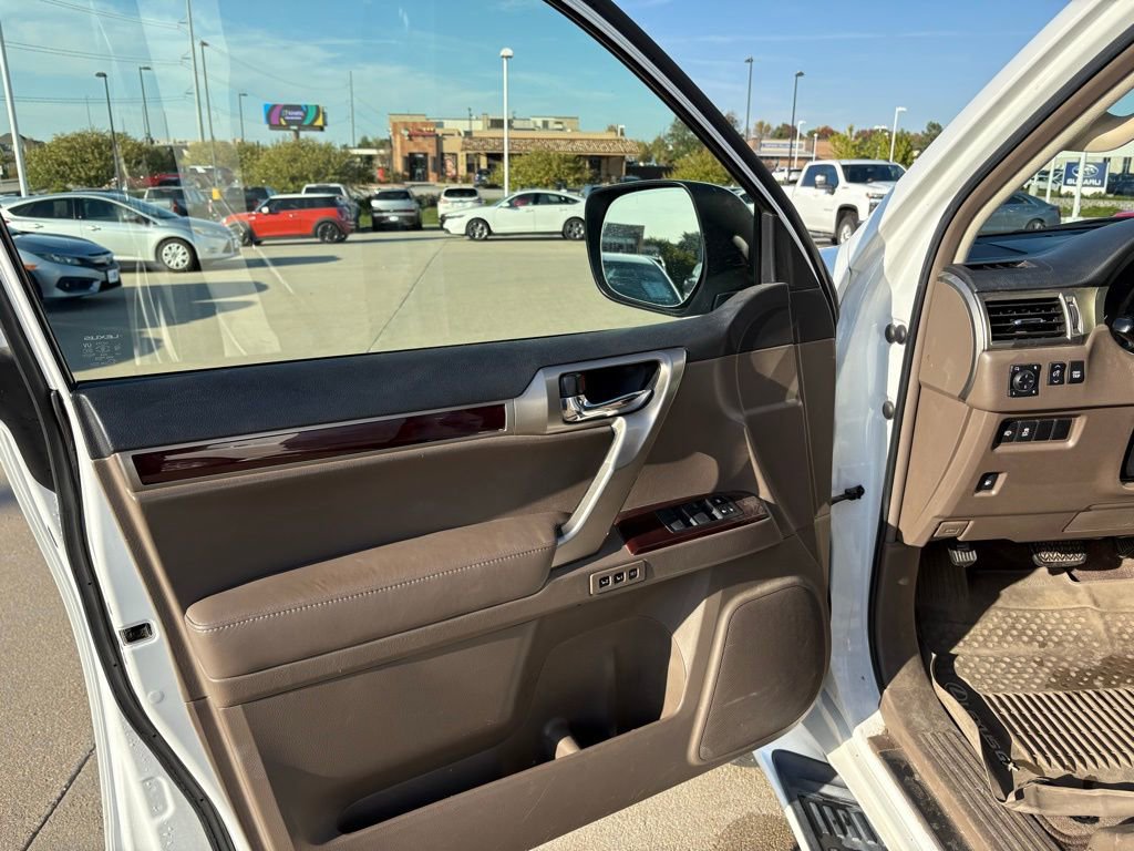 Used 2017 Lexus GX 460 Premium w/ Premium Package image 9