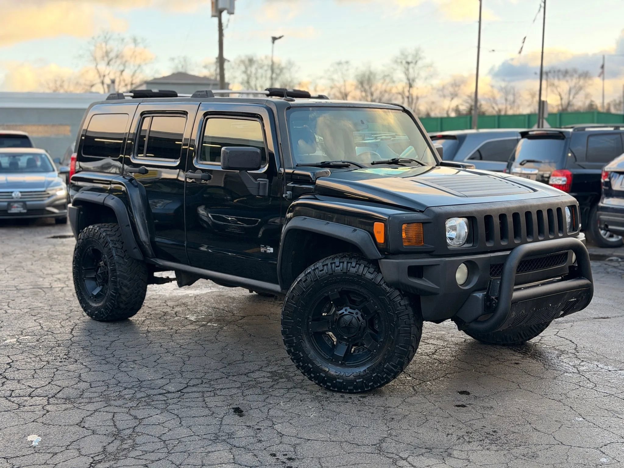 Used 2010 HUMMER H3 image 3