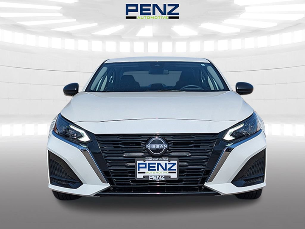 Used 2025 Nissan Altima 2.5 S FWD image 2