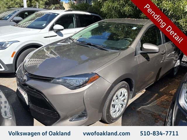 Used 2018 Toyota Corolla LE image 1