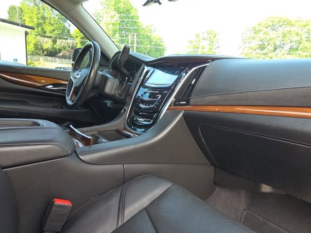 Used 2020 Cadillac Escalade Luxury RWD image 22