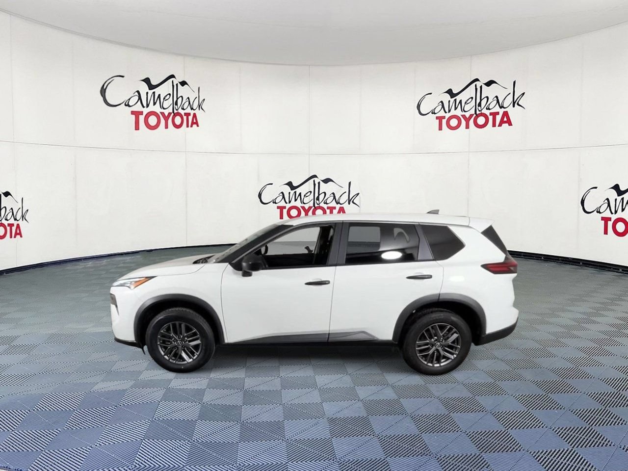 Used 2024 Nissan Rogue S AWD/4WD image 7