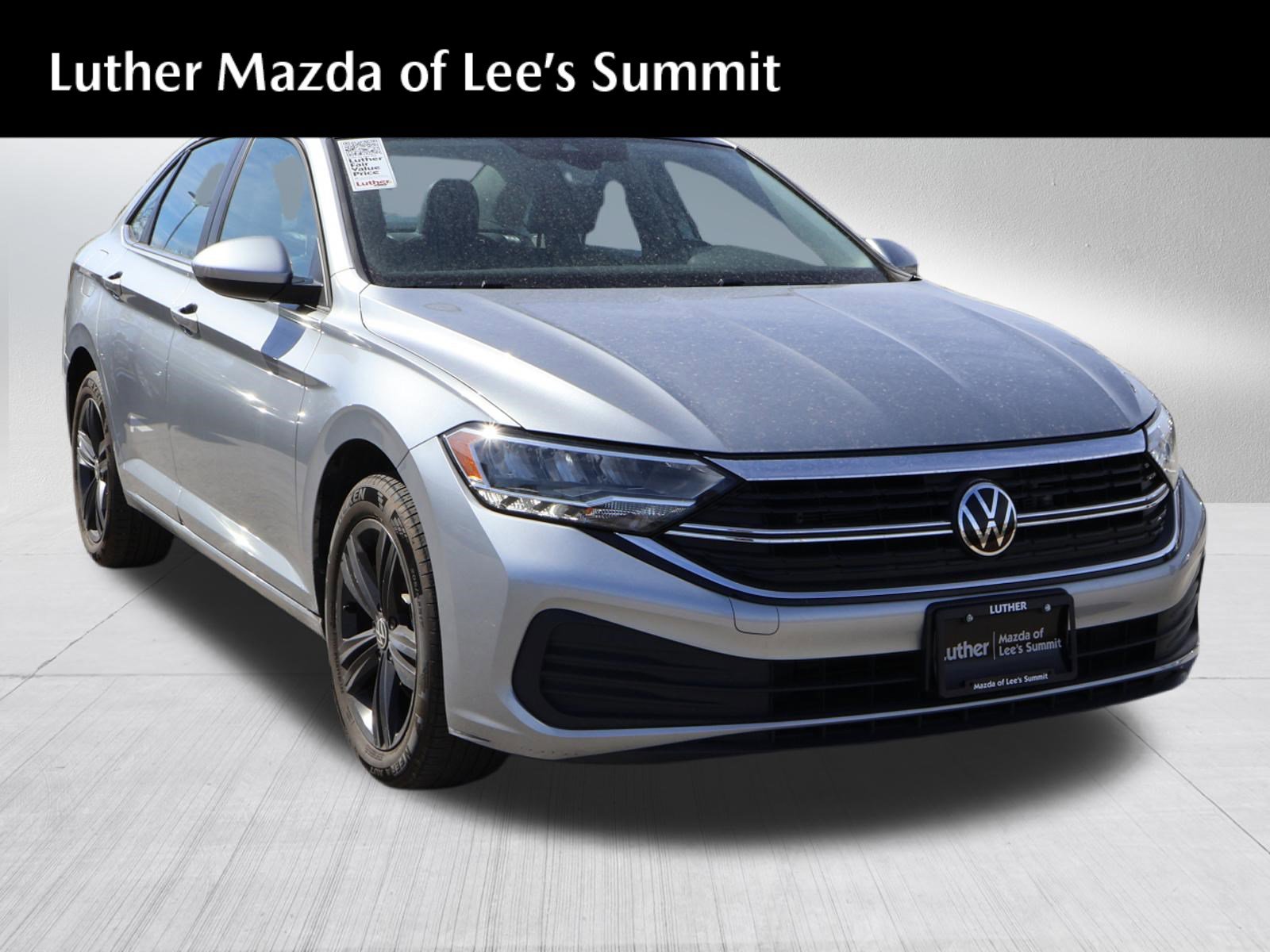 Used 2024 Volkswagen Jetta SE w/ Panoramic Sunroof Package image 1