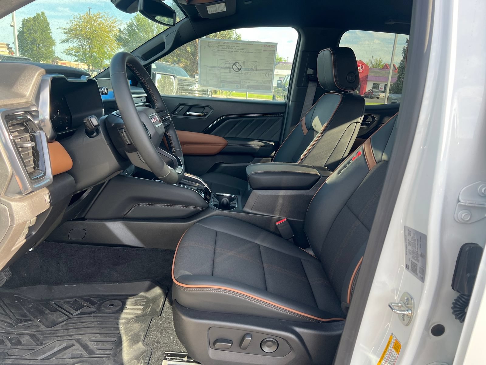 New 2026 GMC Canyon AT4 AWD/4WD image 9