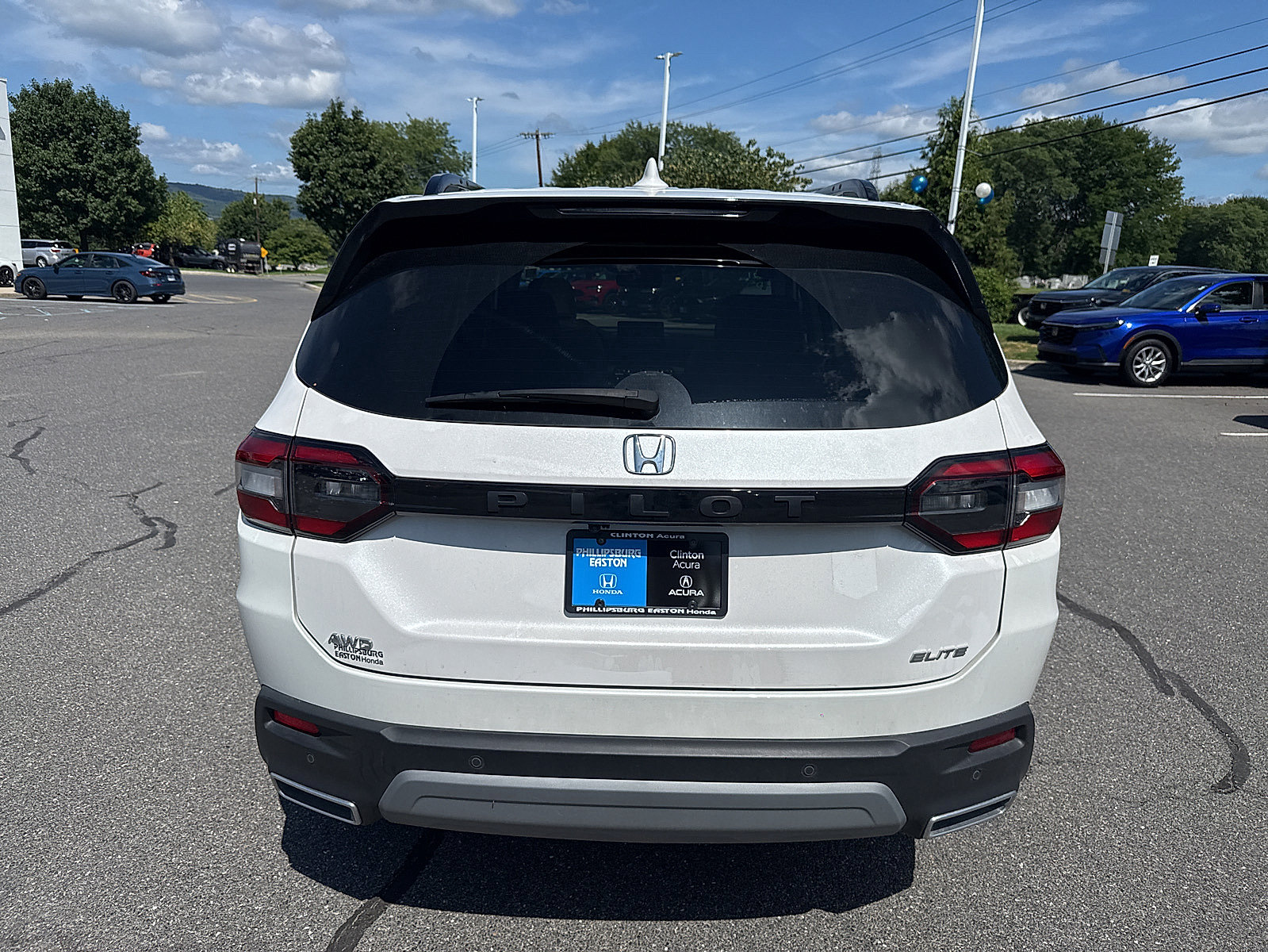 Used 2025 Honda Pilot Elite image 3