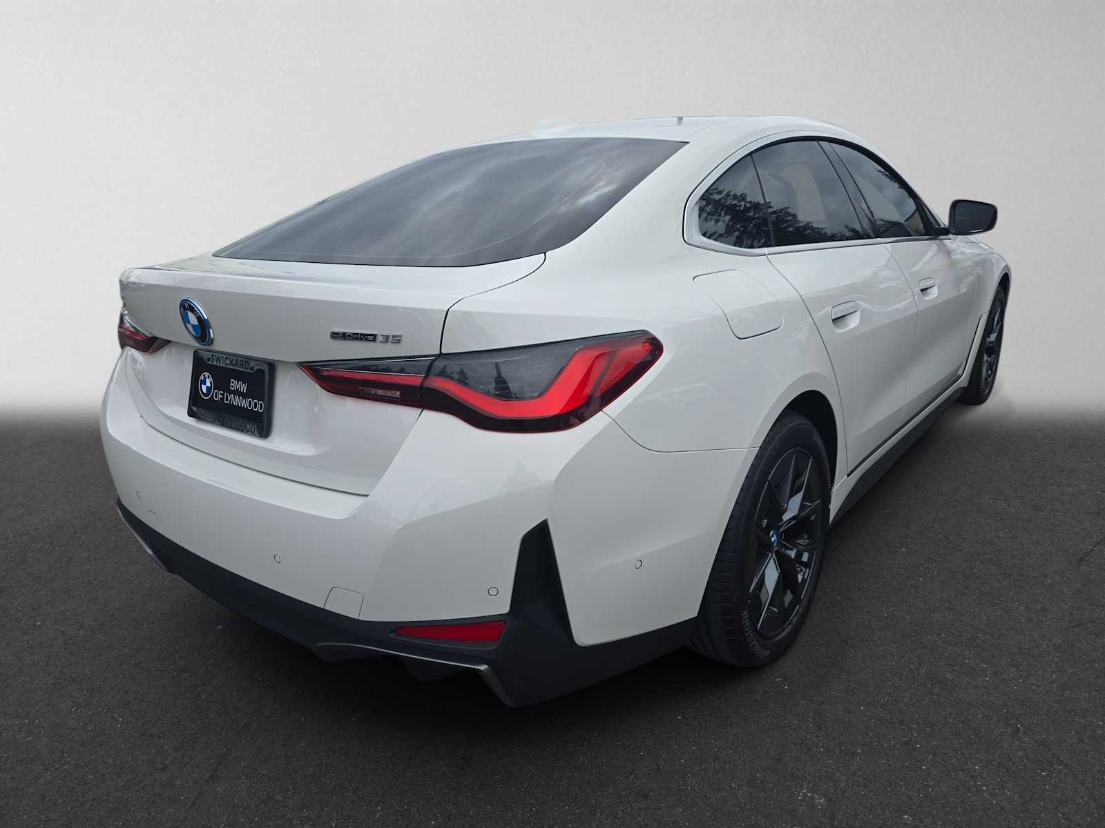 Used 2024 BMW i4 eDrive35 w/ Convenience Package RWD image 3