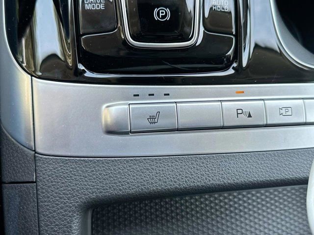 Used 2024 Kia Carnival EX image 23