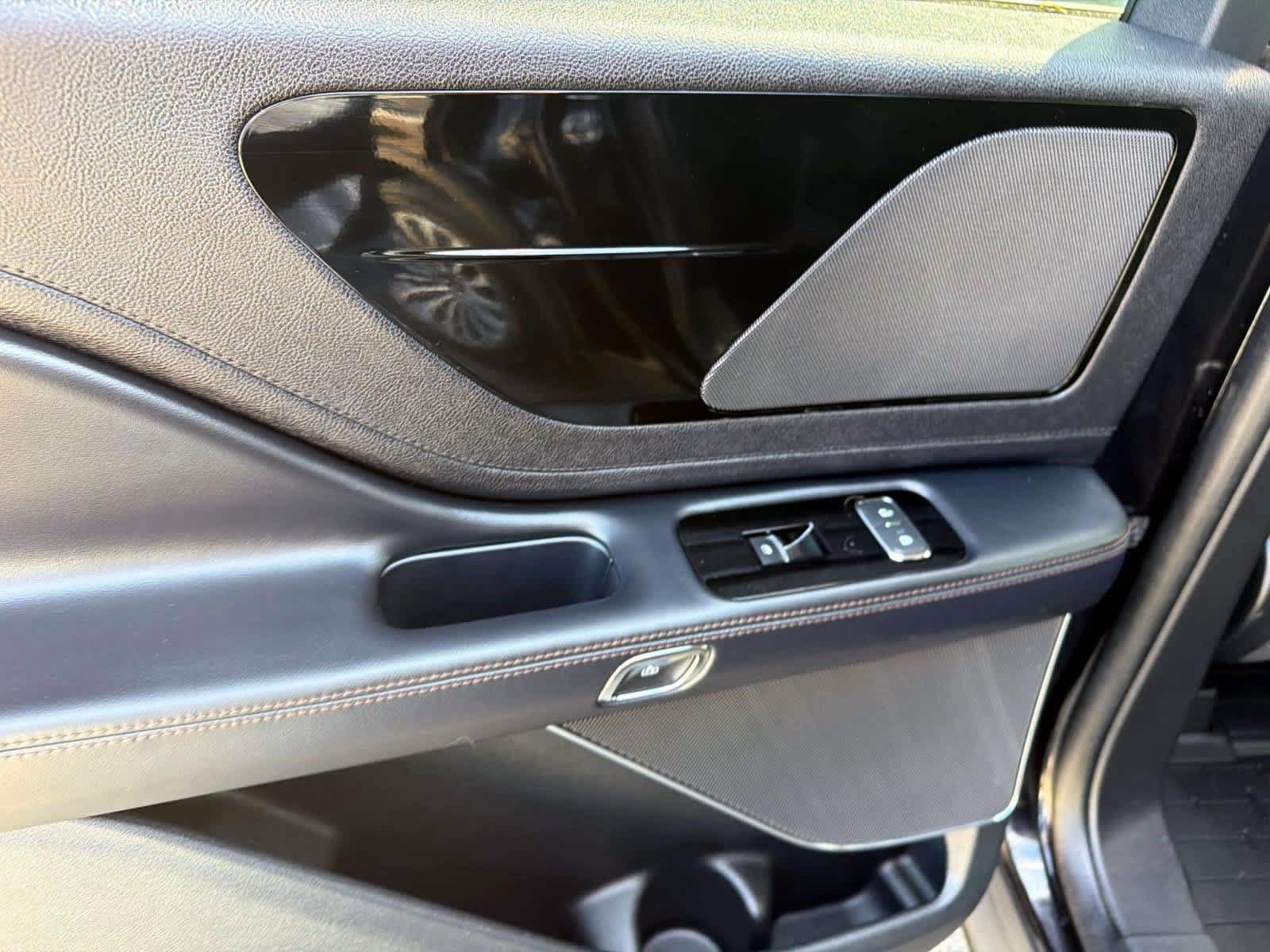 Used 2022 Lincoln Aviator AWD w/ Premium Package image 8