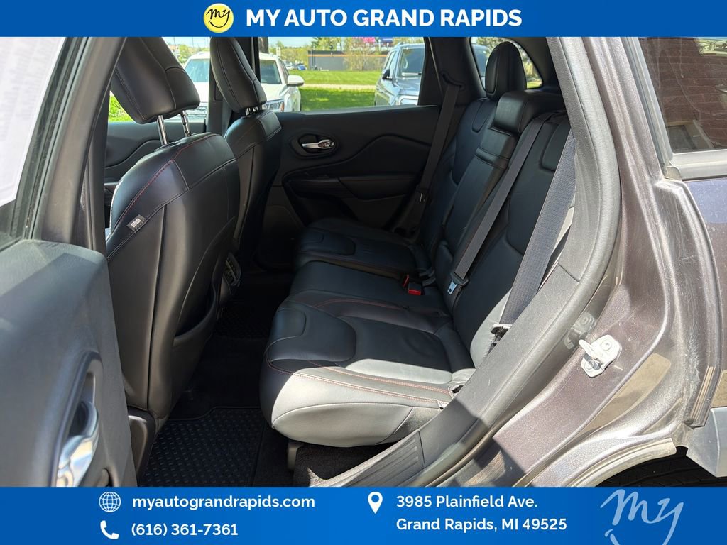 Used 2015 Jeep Cherokee Trailhawk w/ Comfort/Convenience Group AWD/4WD image 19