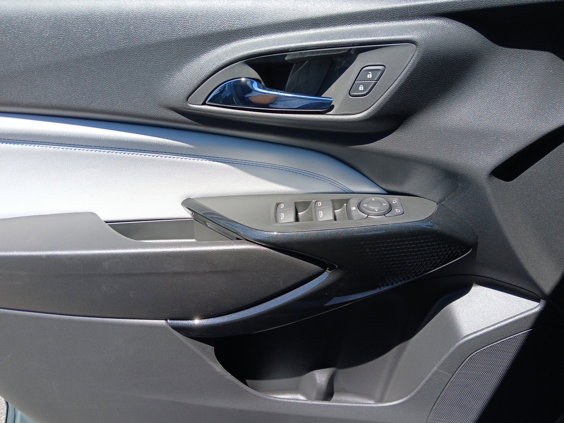 New 2026 Chevrolet Trax LT w/ Driver Confidence Package FWD image 17
