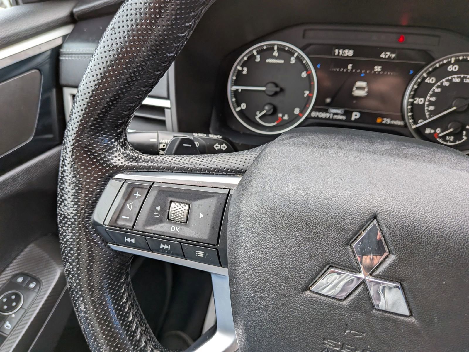 Used 2022 Mitsubishi Outlander SE image 46