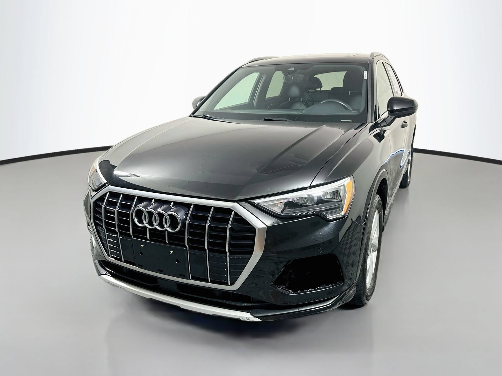 Used 2021 Audi Q3 2.0T Premium w/ Convenience Package AWD/4WD image 3