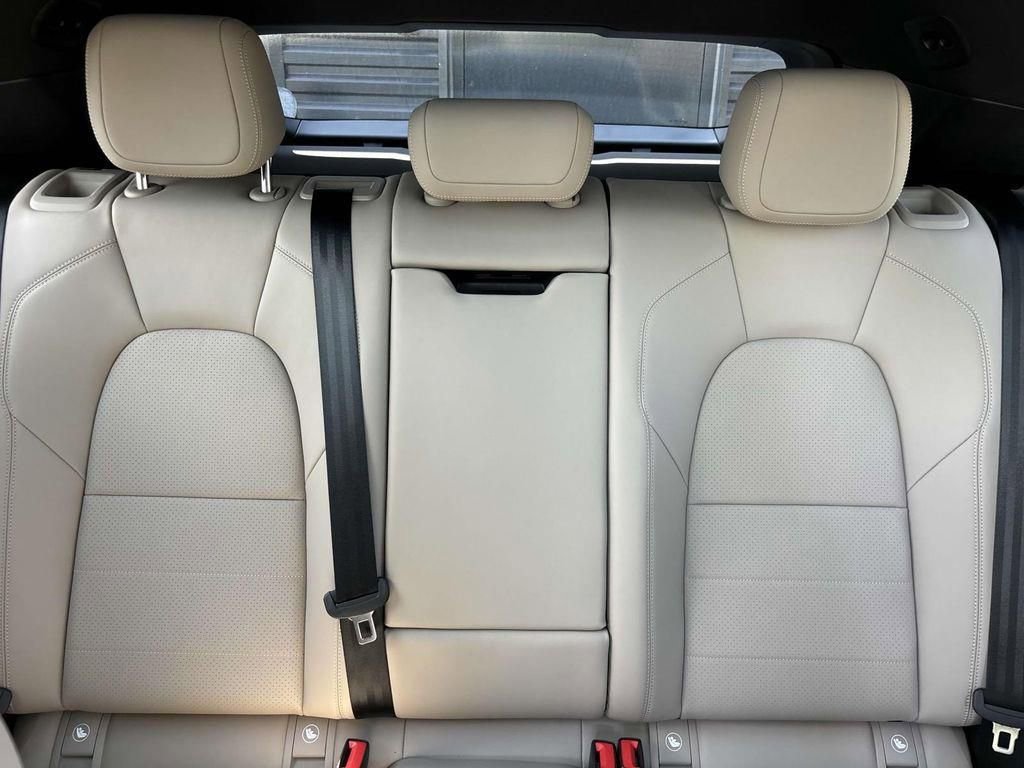 Used 2025 Porsche Macan Electric RWD image 38