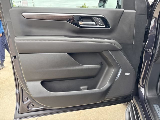 New 2026 Chevrolet Suburban Premier w/ Sun And Tow Package AWD/4WD image 18