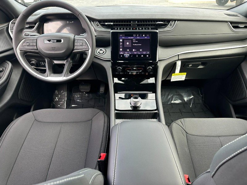 New 2025 Jeep Grand Cherokee Laredo image 5