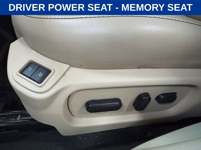 Used 2013 Ford Taurus Limited FWD image 16