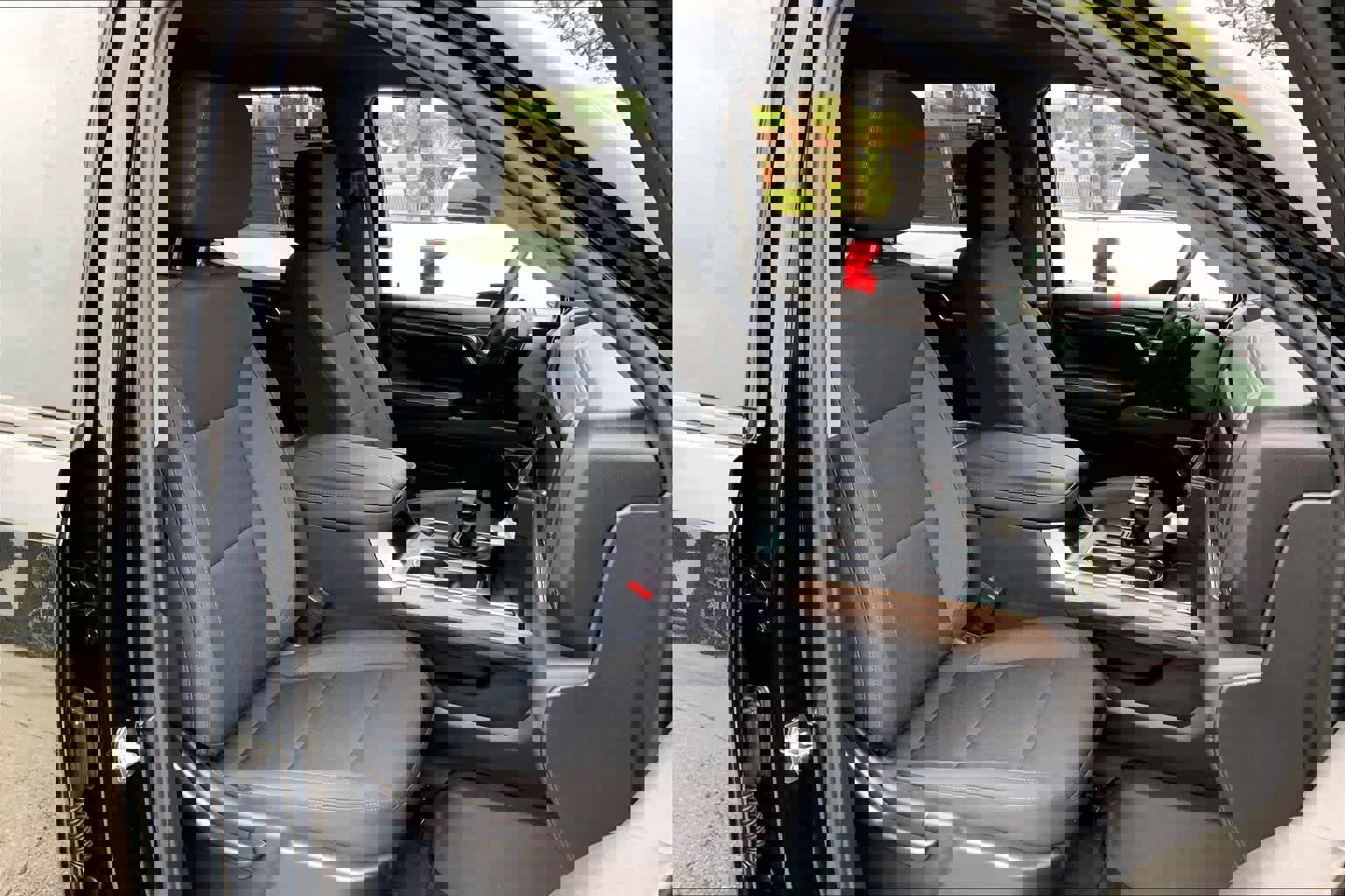 Used 2024 Chevrolet Silverado 1500 LT Trail Boss w/ Convenience Package II AWD/4WD image 9