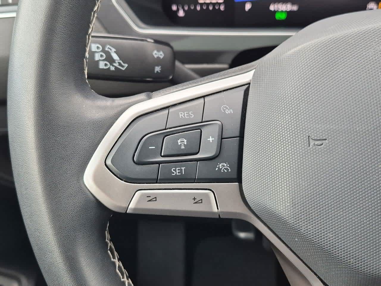 Used 2024 Volkswagen Tiguan SE AWD/4WD image 25