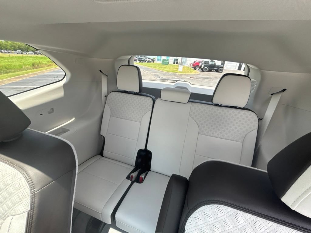 New 2026 GMC Acadia Denali w/ Super Cruise Package FWD image 26
