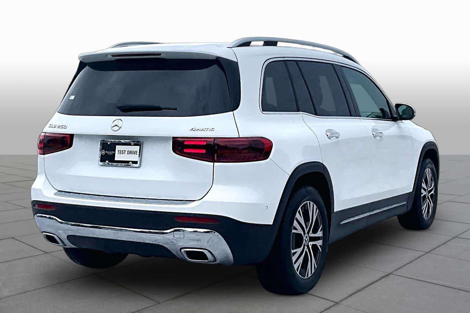 Used 2025 Mercedes-Benz GLB 250 4MATIC image 13