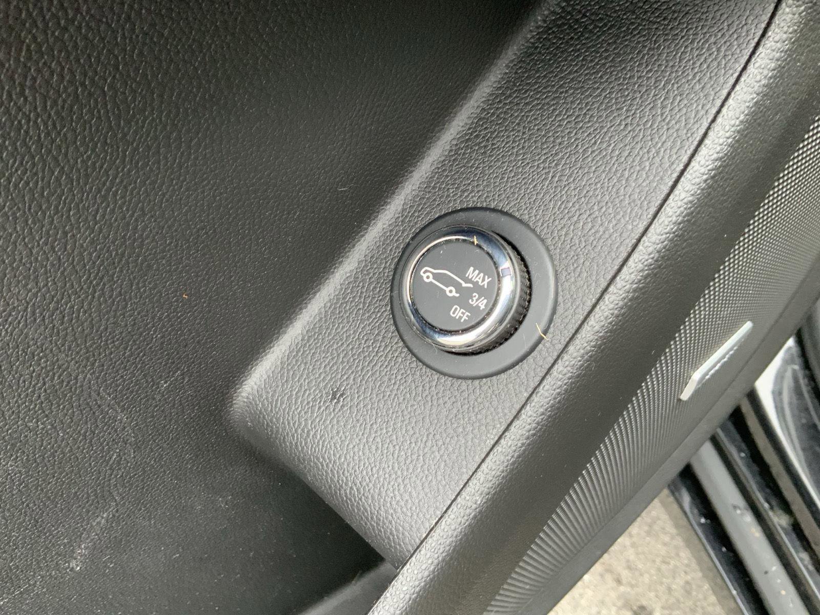 Used 2023 Chevrolet Traverse Premier w/ Redline Edition image 29