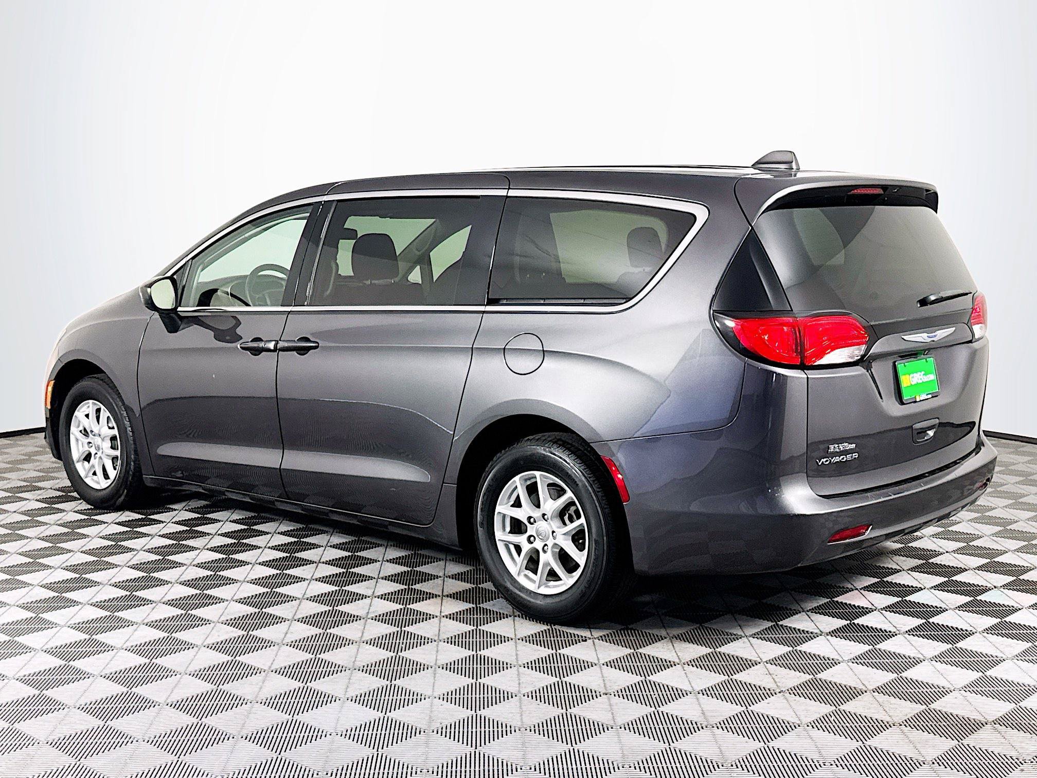 Used 2020 Chrysler Voyager LX FWD image 6
