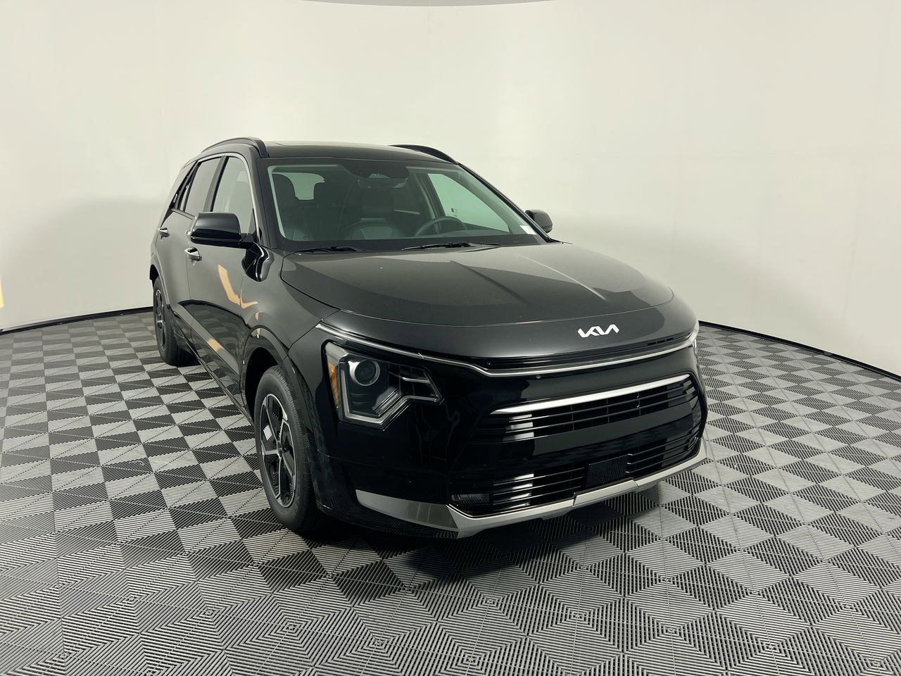 New 2025 Kia Niro SX image 1