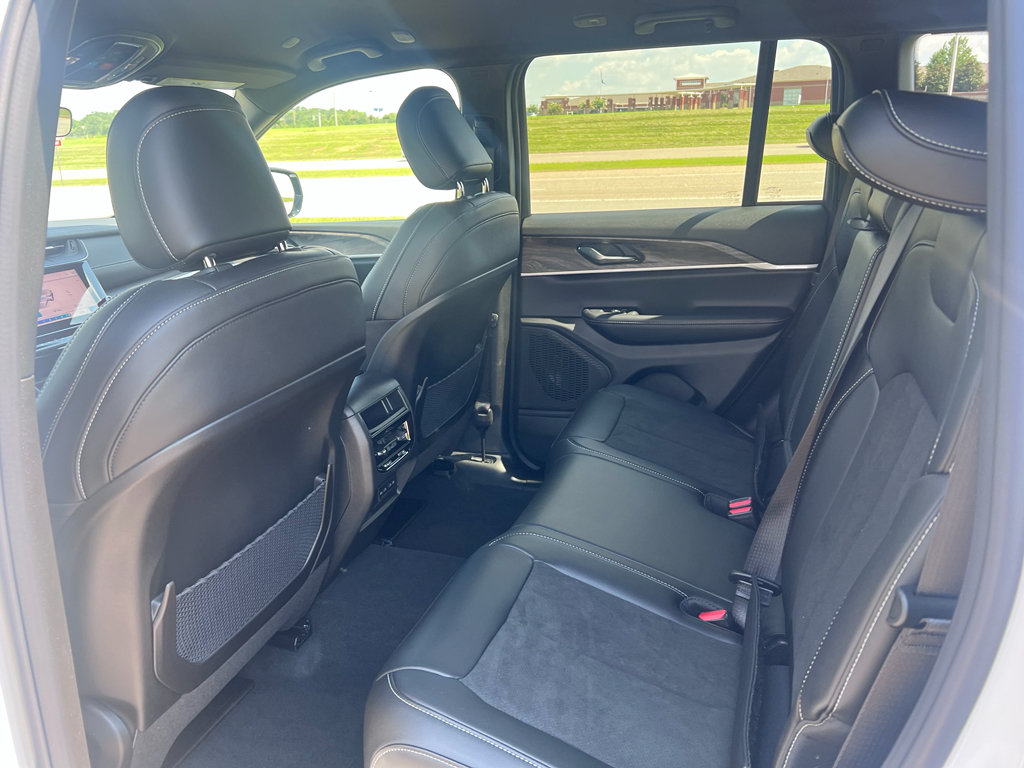 New 2026 Jeep Grand Cherokee Altitude AWD/4WD image 18