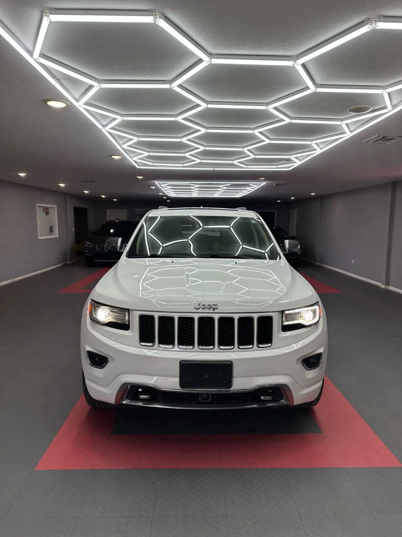 Used 2014 Jeep Grand Cherokee Overland w/ Advanced Technology Group image 8