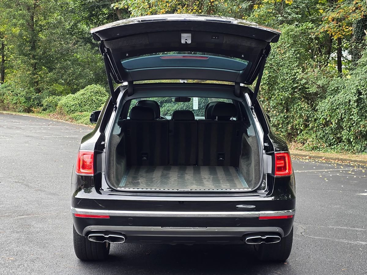 Used 2020 Bentley Bentayga Plug-In Hybrid image 77