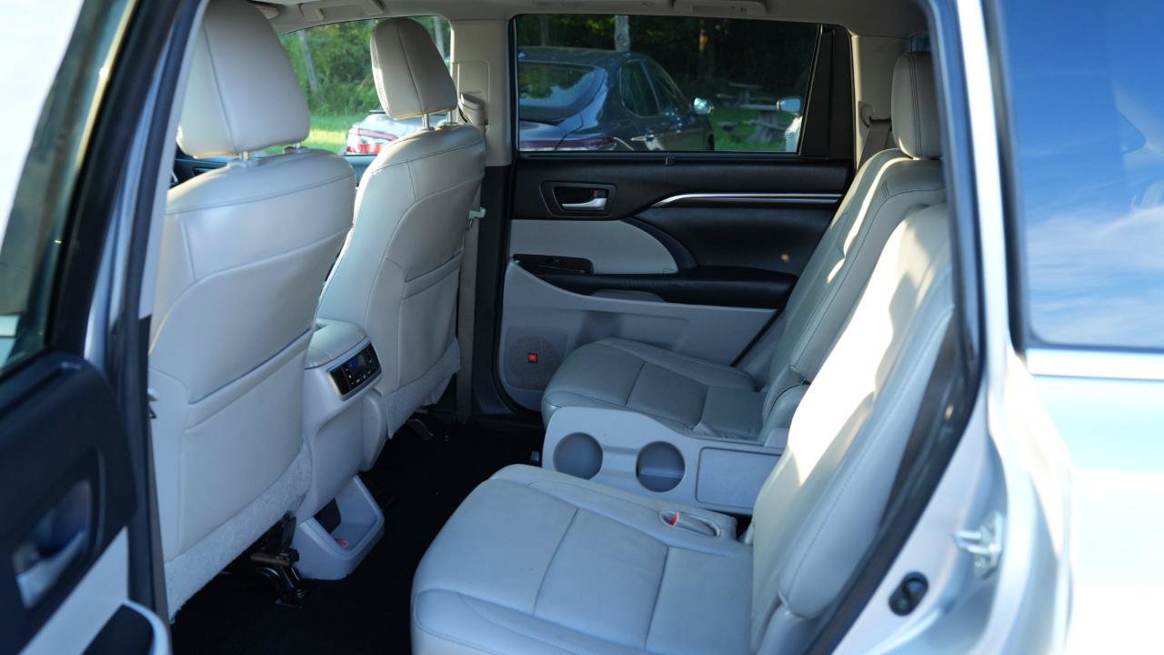 Used 2015 Toyota Highlander Limited AWD/4WD image 21