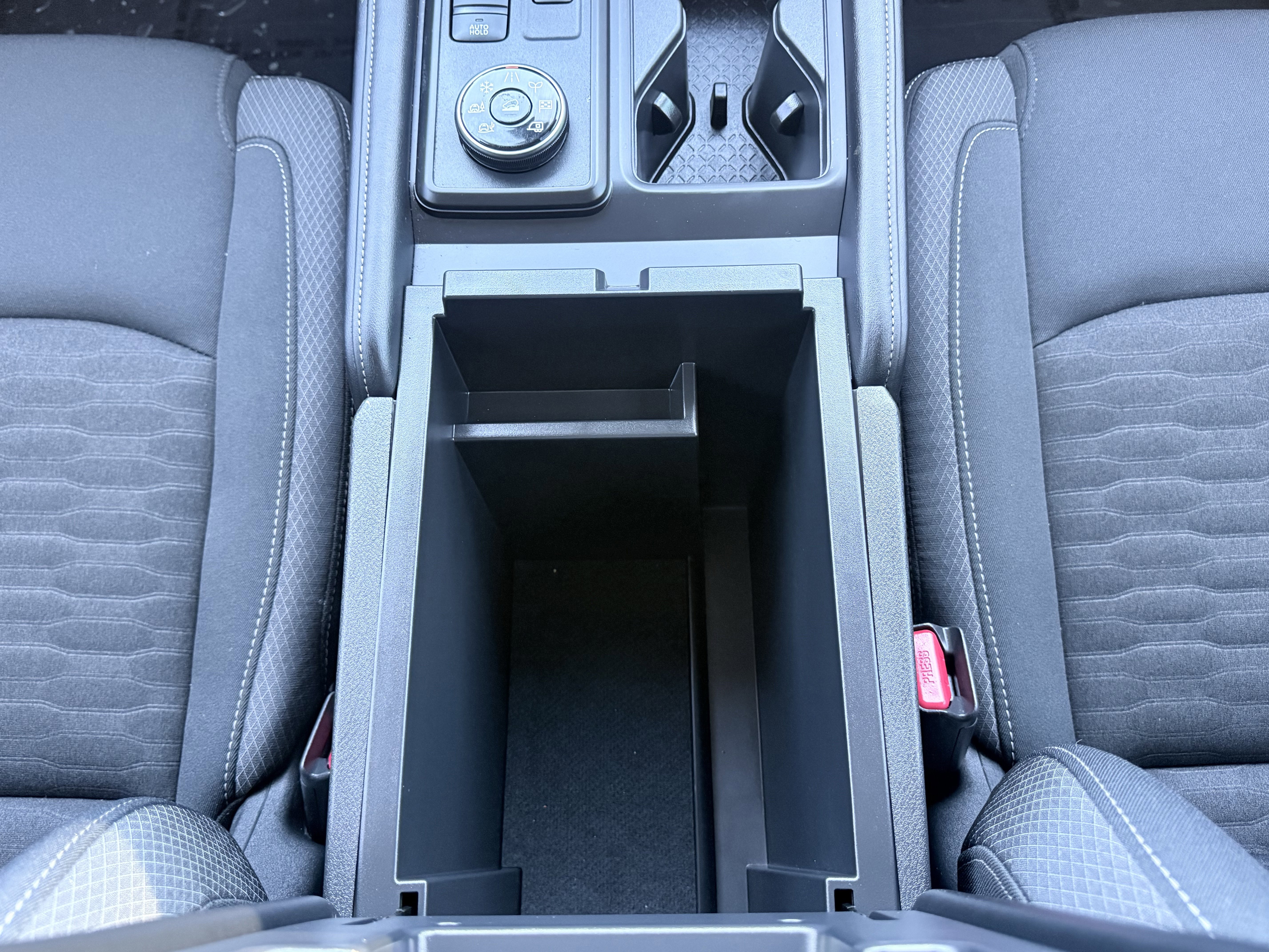 Used 2025 Nissan Pathfinder S image 58