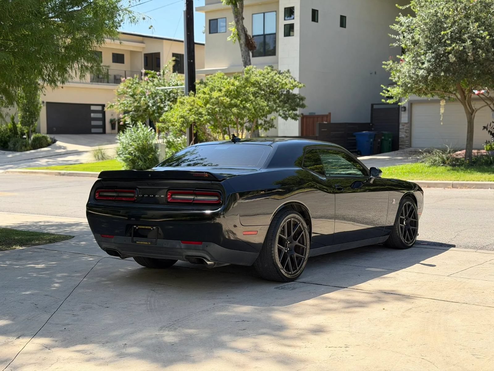 Used 2015 Dodge Challenger R/T Scat Pack w/ Leather Interior Group RWD image 5