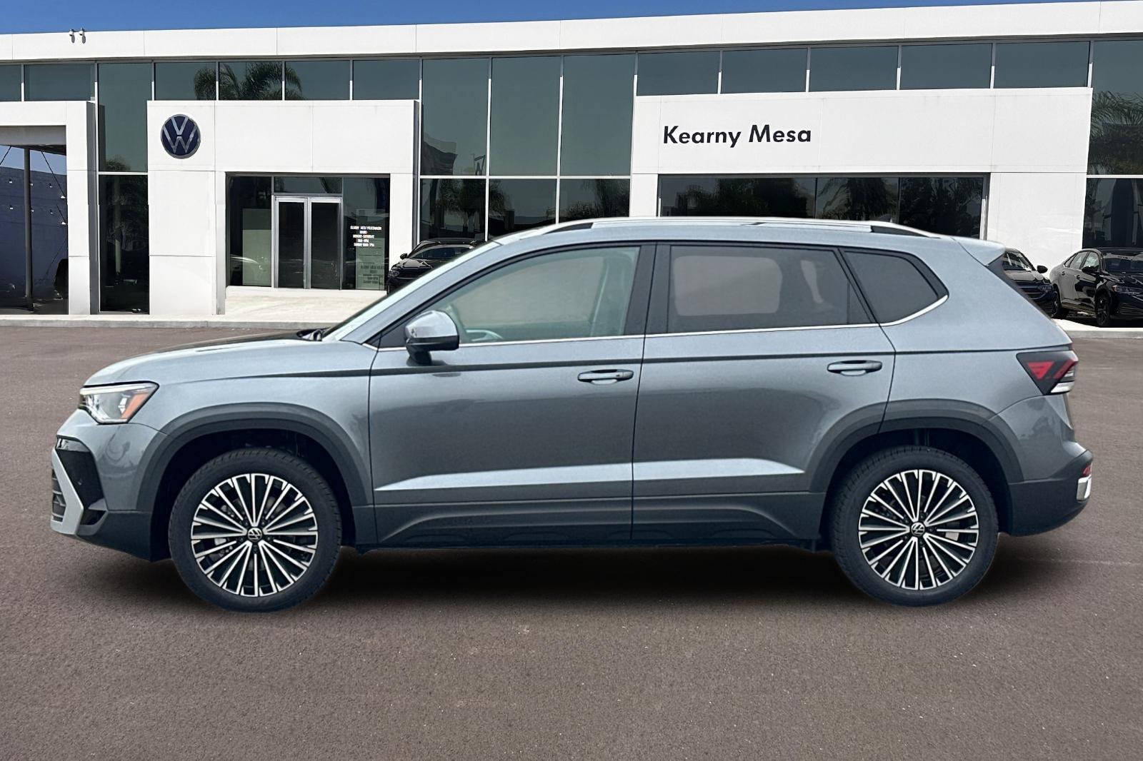 New 2026 Volkswagen Taos SE FWD image 7