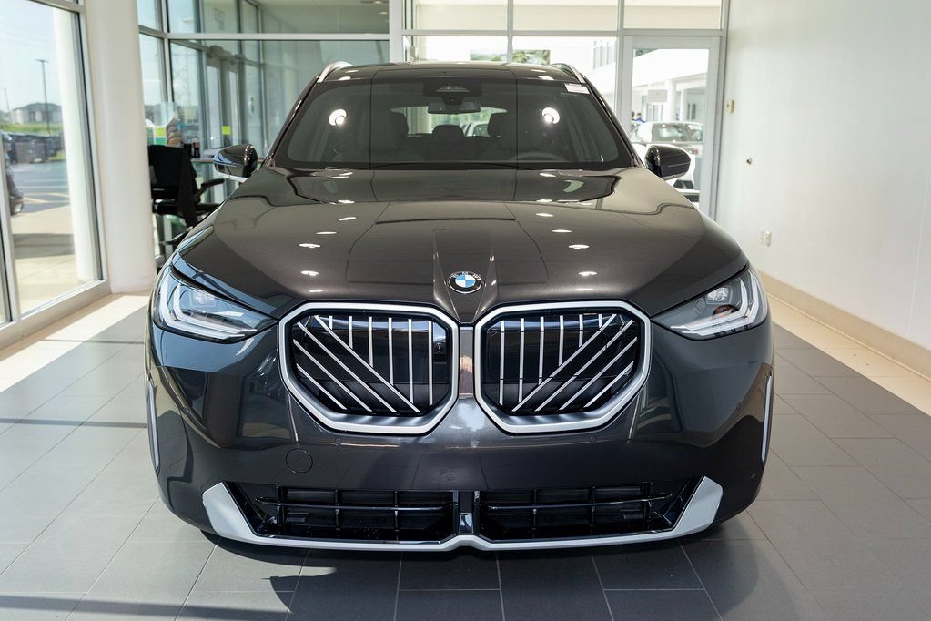 Used 2025 BMW X3 xDrive30i w/ Premium Package AWD/4WD image 2