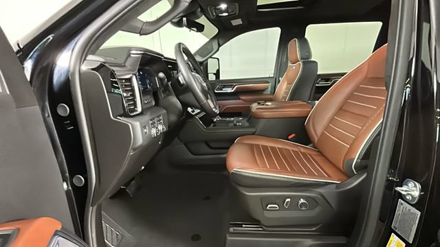Used 2025 GMC Sierra 3500 Denali Ultimate AWD/4WD image 11