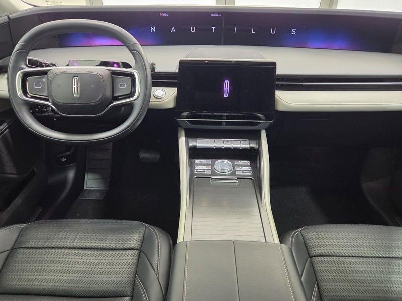 Used 2025 Lincoln Nautilus Reserve AWD/4WD image 9
