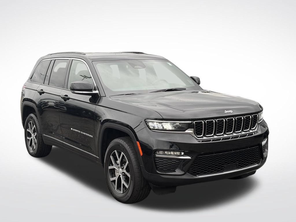 Used 2025 Jeep Grand Cherokee Limited AWD/4WD image 2