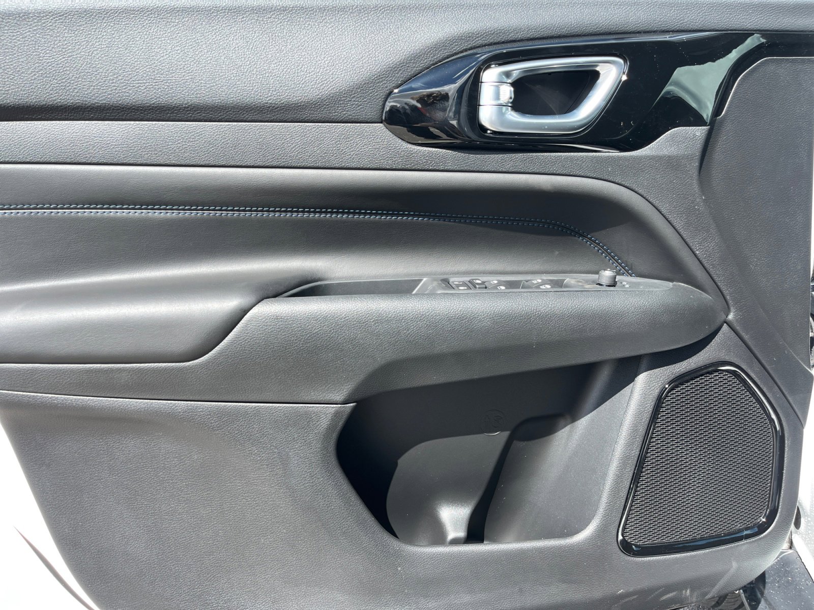 New 2026 Jeep Compass Latitude image 15