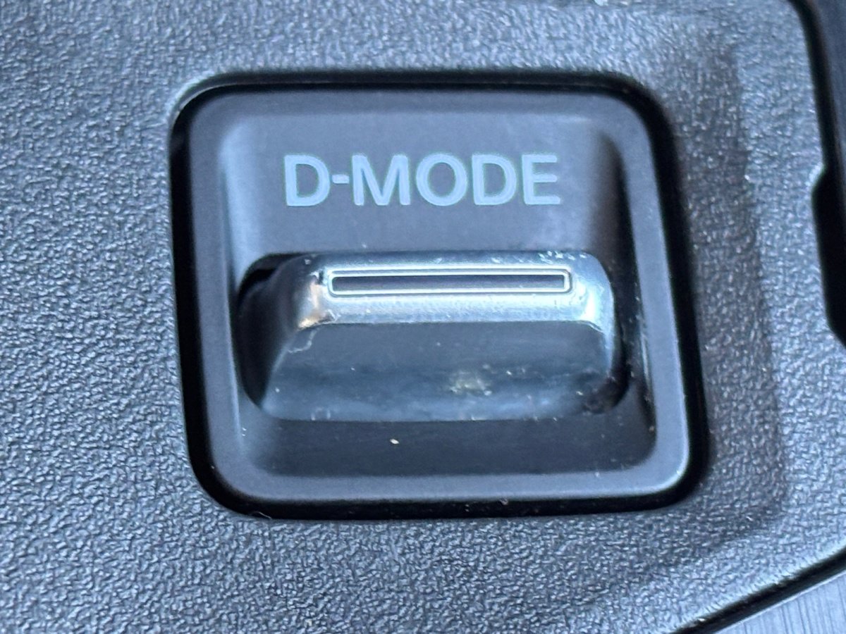 Used 2025 Nissan Kicks SR image 33