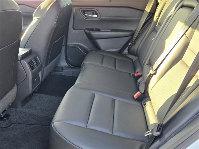 Used 2023 Nissan Rogue SV w/ SV Premium B Package image 11