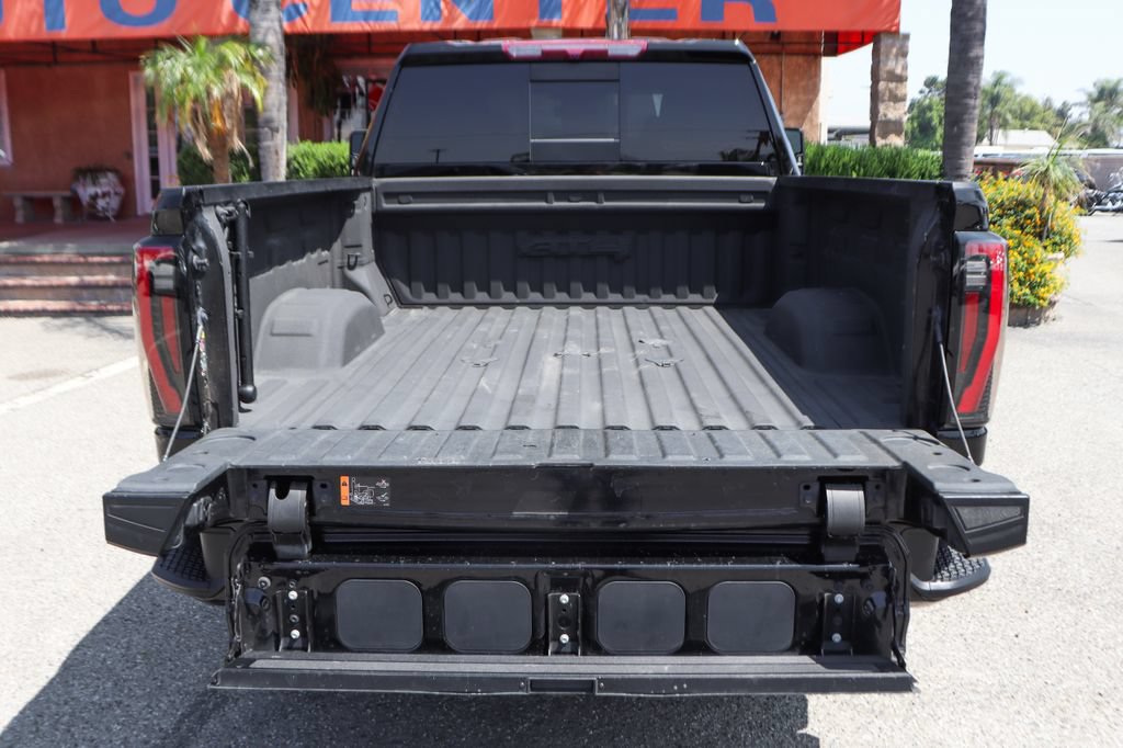 Used 2024 GMC Sierra 2500 AT4 w/ AT4 Preferred Package AWD/4WD image 9