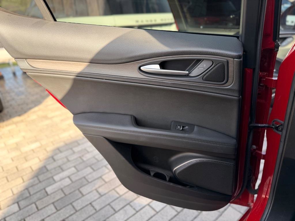 Used 2021 Alfa Romeo Stelvio Ti AWD/4WD image 21