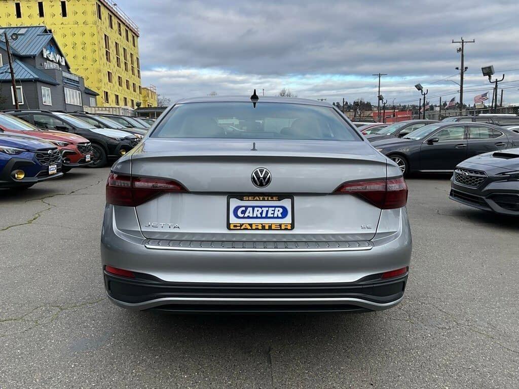 Certified 2023 Volkswagen Jetta SE w/ Panoramic Sunroof Package image 7