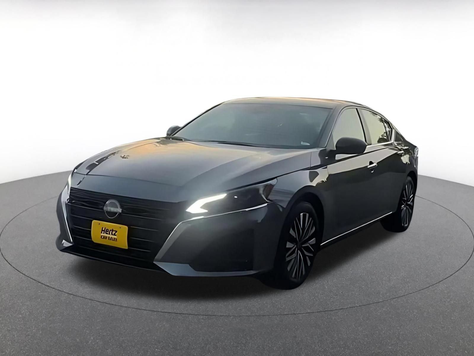 Used 2025 Nissan Altima 2.5 SV FWD image 6