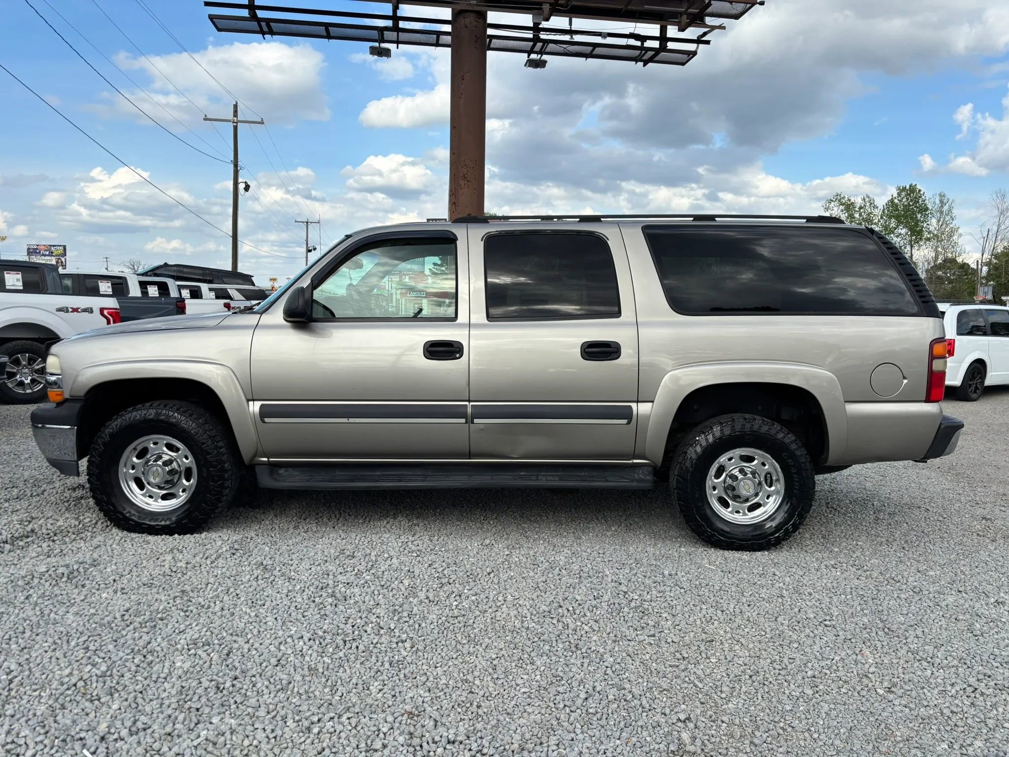 Used 2003 Chevrolet Suburban 2500 LS w/ LS Preferred Equipment Group image 2