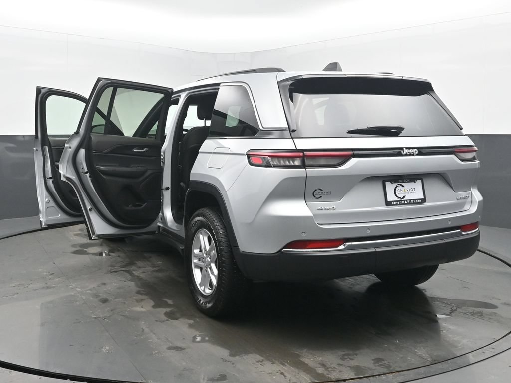 Used 2025 Jeep Grand Cherokee Laredo AWD/4WD image 61