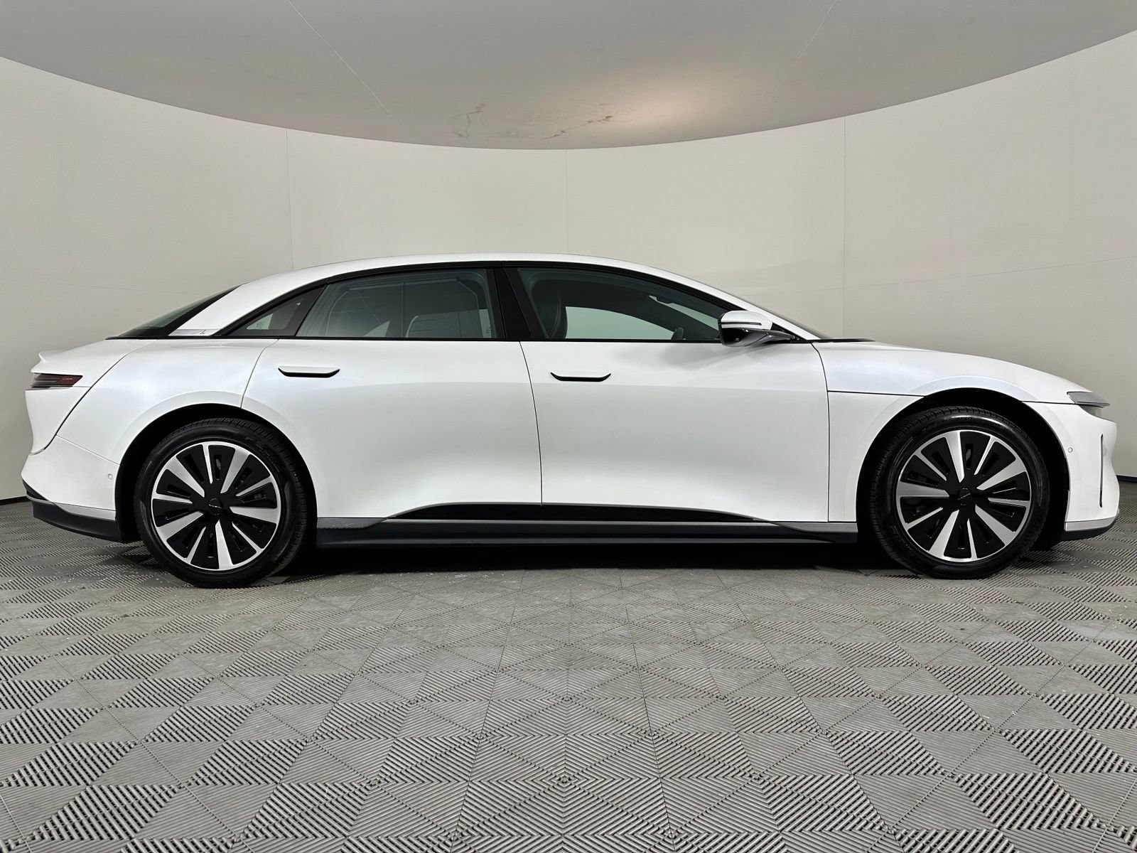 Used 2025 Lucid Air Touring AWD/4WD image 32